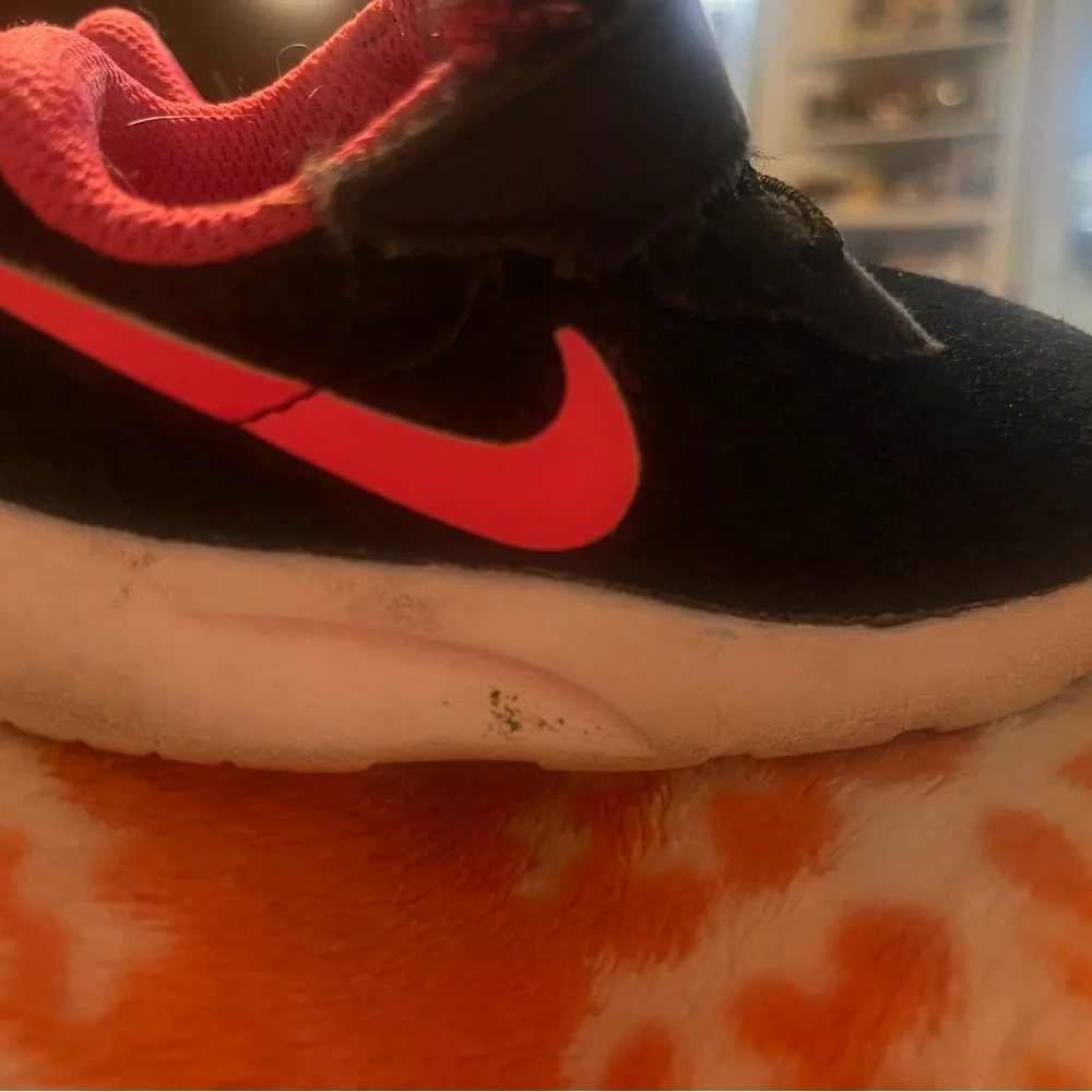 Nike Kids Sneakers Black with Pink Swoosh - Picture 3 of 5